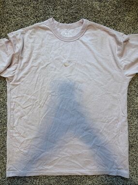 Nike Men’s Pale Pink Crew T-Shirt with Embroidered Swoosh